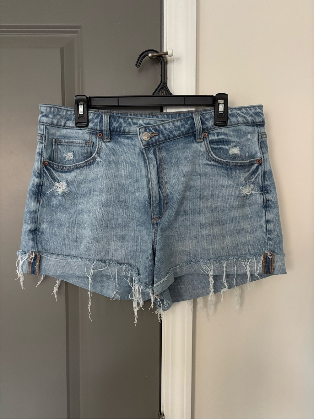 AE Crossover Denim Mom Short